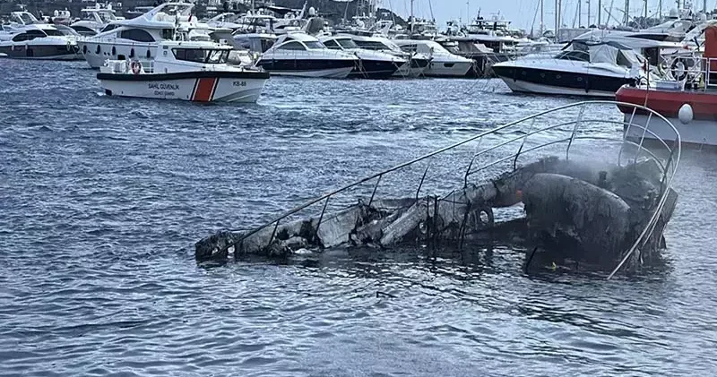Bodrum daki yat yangını sonrası temizlik ve enkaz kaldırma çalışması başlatıldı