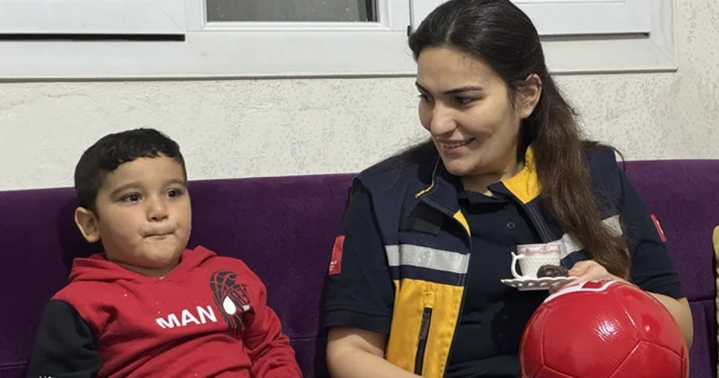 Sağlık personelinin telefonda uygulattığı Heimlich manevrası hayat kurtardı Sağlık Haberleri