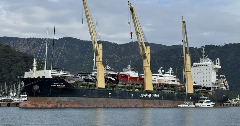 Marmaris e kargo gemisiyle lüks motor yatlar getirildi Sözcü Gazetesi