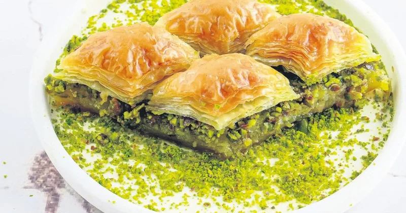 İDİL AÇIKALIN Meşhur bayram tatlısı baklava