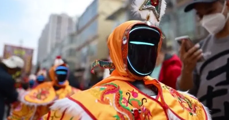 Çin’de düzenlenen geleneksel etkinlikte robotlar sokağa çıktı Teknoloji Haberleri
