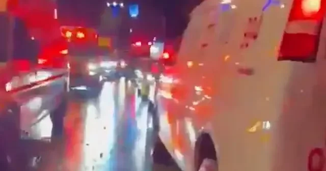 İran ın füze saldırısı sonrası yüzlerce İsrailli yaralandı: Şehir girişinde ambulans kuyruğu oluştu VİDEO İZLE