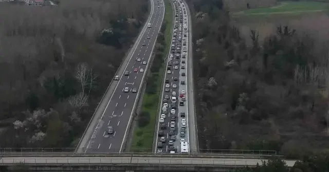 Dönüş yoğunluğu böyle görüntülendi VİDEO İZLE