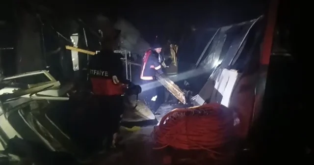 İşçilerin kaldığı konteynerlerde korkutan yangın Adıyaman Haberleri