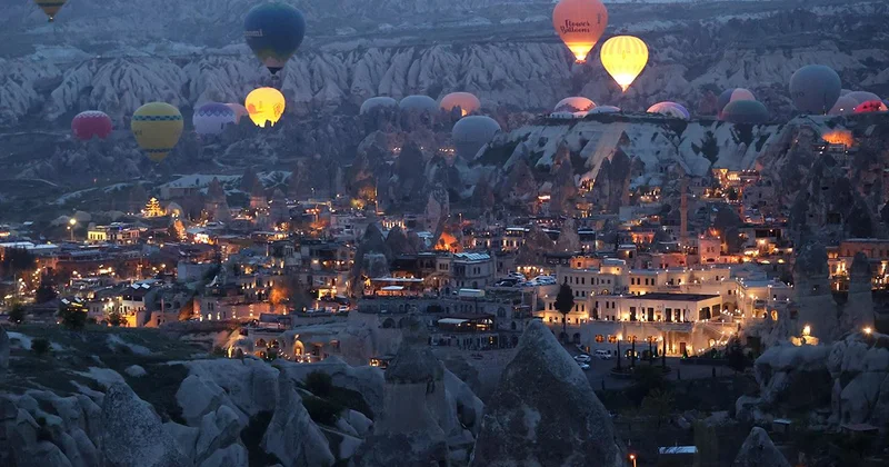 Kapadokya da rüzgar ve yağmur balon turlarına engel oldu