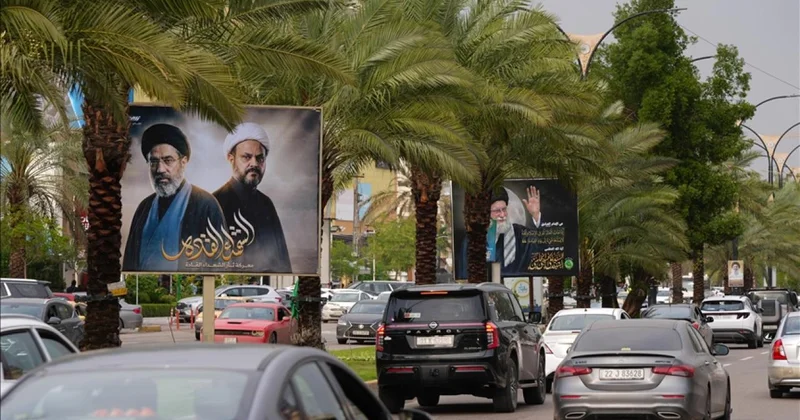 Bağdat sokaklarına Ali Hamaney ile Mücteba Hamaney posterleri asıldı