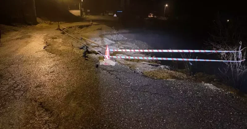 Sağanak nedeniyle yol çöktü, 11 köy ulaşıma kapandı