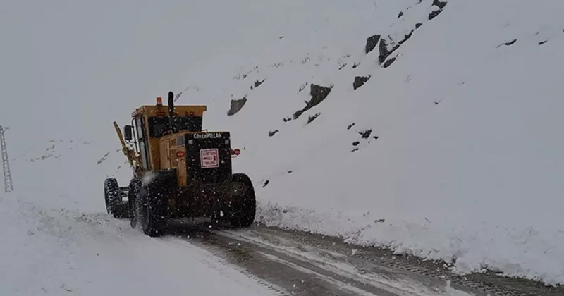 Yüksekova’ya kış geri geldi