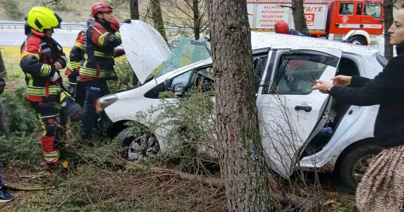 Balıkesir’de otomobil ormanlık alana uçtu: 2 yaralı