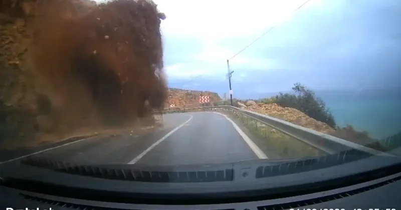Aracıyla heyelanın altında kaldı! Korkunç anlar saniye saniye kamerada