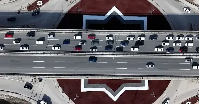 Kilit kavşak felç oldu: Kırıkkale de dönüş yolculuğu çileye dönüştü VİDEO İZLE