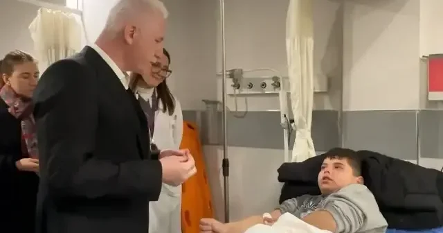 Vali Gül Fatih te enkazdan çıkarılan yaralıları ziyaret etti VİDEO İZLE