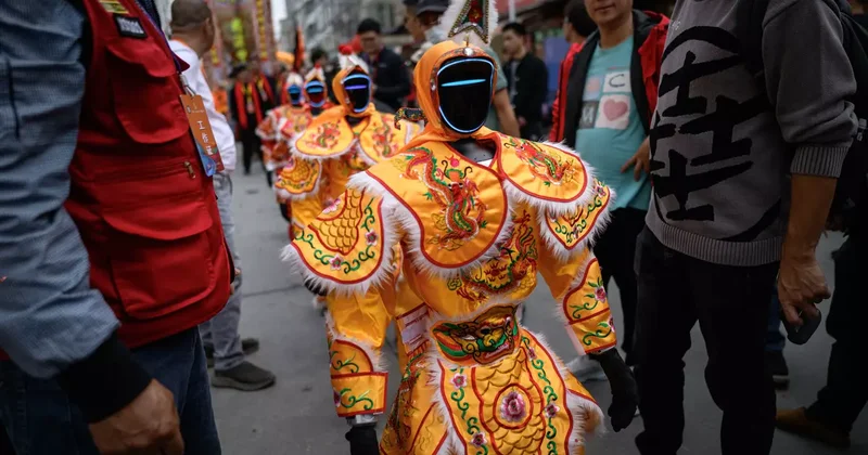 Robotlar sokağa böyle çıktı! Görenler dönüp bir daha baktı...