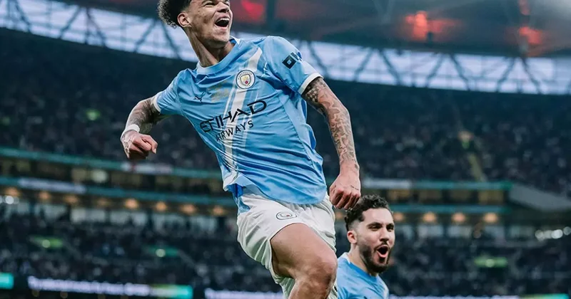 Şampiyonluk 4 dakikada geldi! Lig Kupası nda zafer Manchester City nin