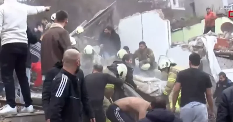 Son dakika İstanbul Fatih te iki bina çöktü! Vali Gül açıklama yaptı: 9 kişiden 7 si çıkarıldı