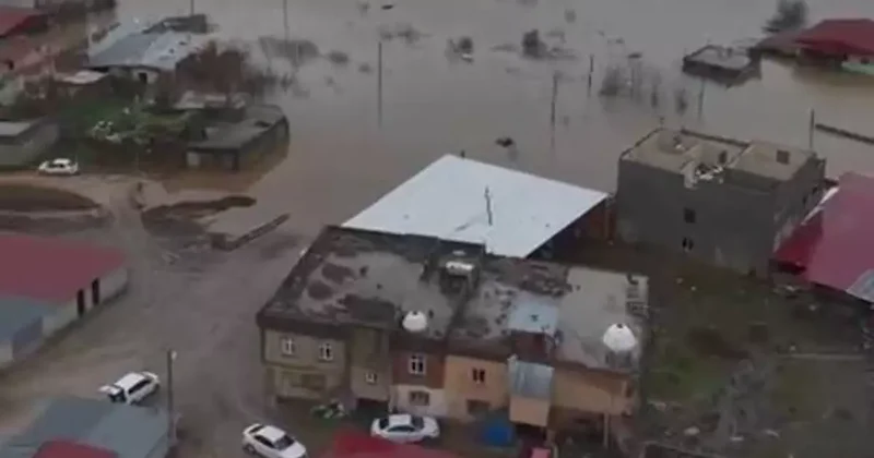 Dereler taştı, mahalle sular altında kaldı