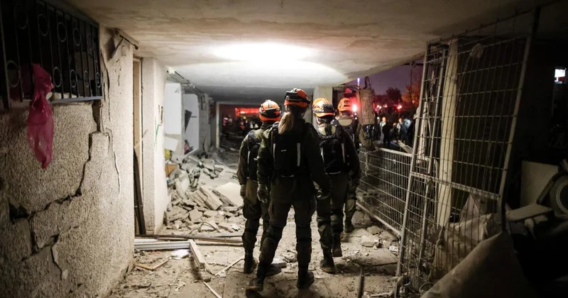 İsrail acil yardım servisi: İran saldırısında Arad kentinde 7 si ağır 64 kişi yaralandı