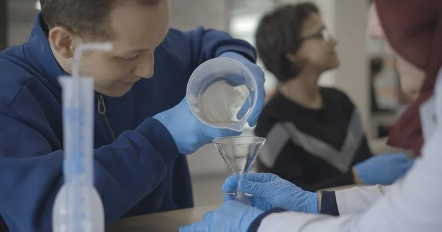 Gençler ve özel bireyler sakız kokulu kolonya üretti Kocaeli Haberleri