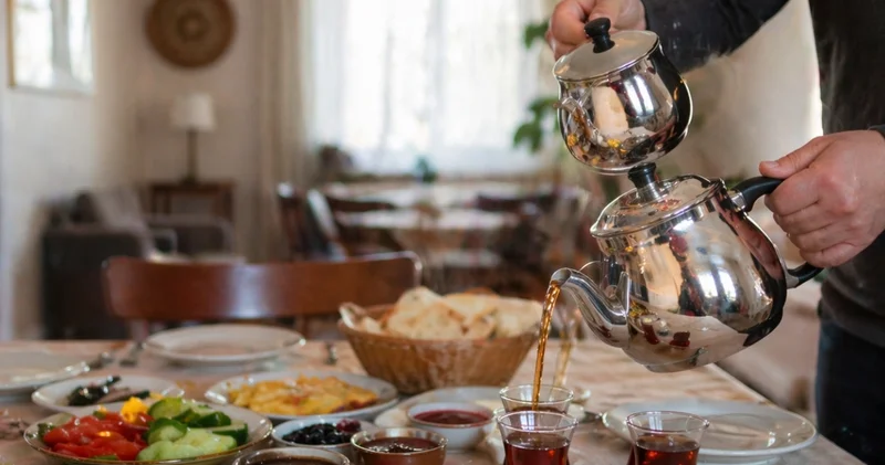 Tüm dünyada tek demlik kullanılıyor: Neden sadece Türkler çift demlikle çay demliyor?