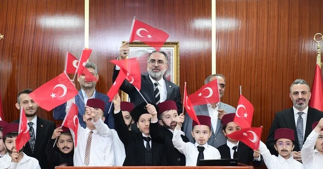 Kestel Belediyesi Meclis Salonu nda miniklerden tarihi canlandırma Bursa Haberleri