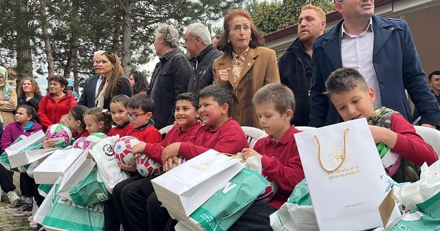 Gazetecilerden 19 yıl önce tadilatını yaptıkları okulun öğrencilerine bayram hediyesi Zonguldak Haberleri