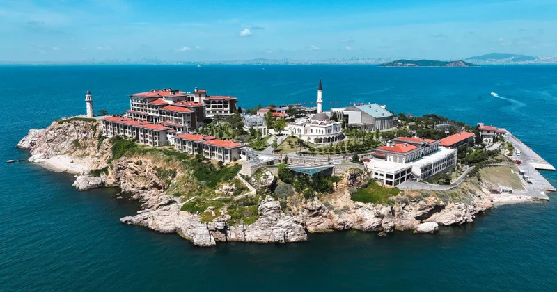 İstanbul da 20 bin öğrenci Demokrasi ve Özgürlükler Adası nı ziyaret edecek