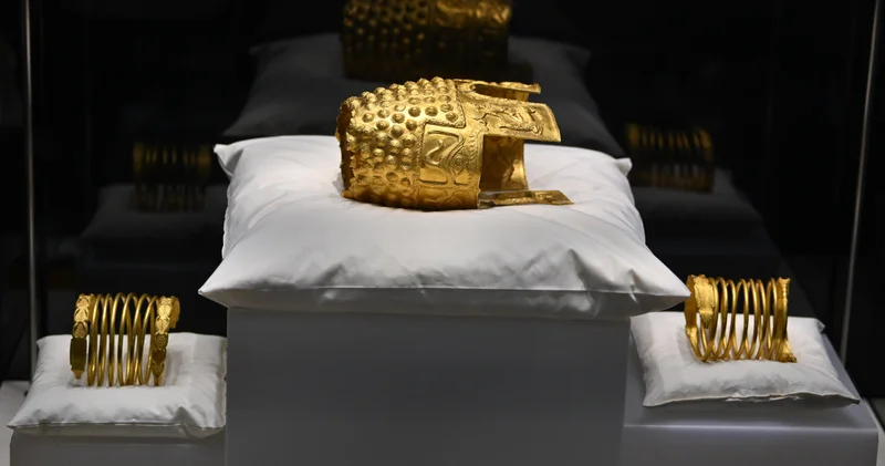 Paha biçilemez altın miğfer sergilenmeye başlandı