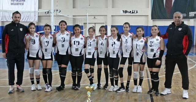 Burhaniyeli minik sporcular voleybolda birinci oldu Balıkesir Haberleri