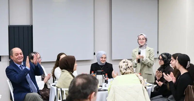 Kumrulu gençler İstanbul da gönül sofrasında buluştu