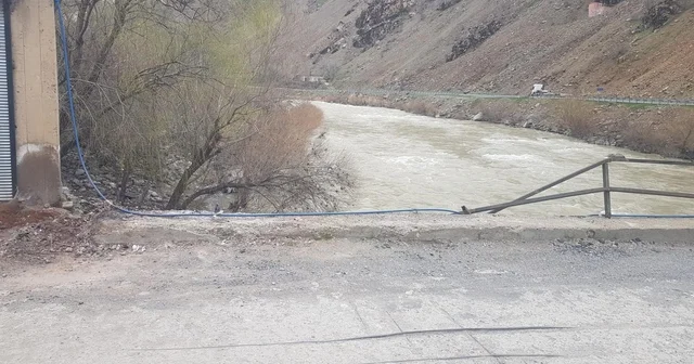 Taşbaşı Köprüsü hasar gördü Hakkari Haberleri