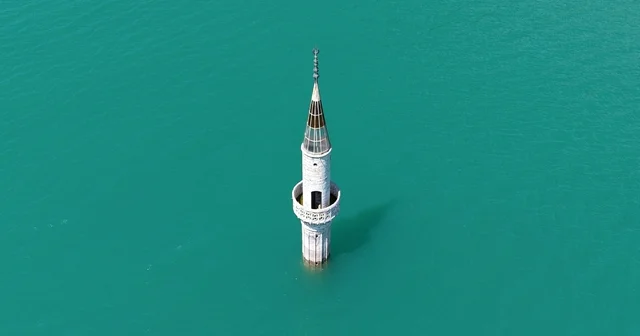 Baraj doldu, eski mahalleden geriye sadece minarenin bir bölümü kaldı Mersin Haberleri