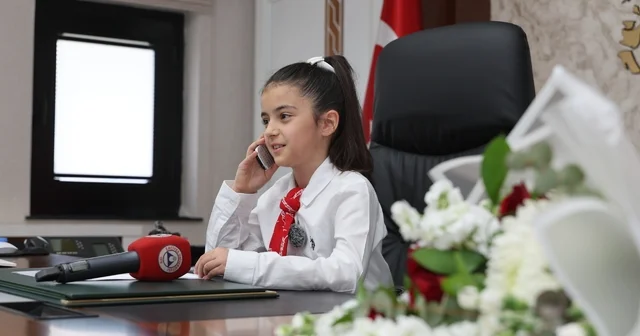 Rektör Prof. Dr. Altun, koltuğunu Minik Emine Defne ye devretti Kayseri Haberleri