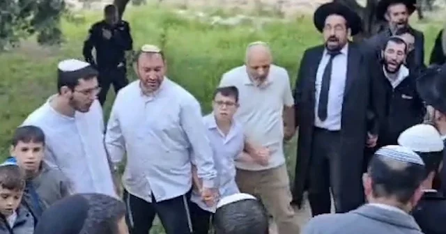 İsrailli işgalciler Mescid İ Aksa’yı basıp dans ettiler VİDEO İZLE