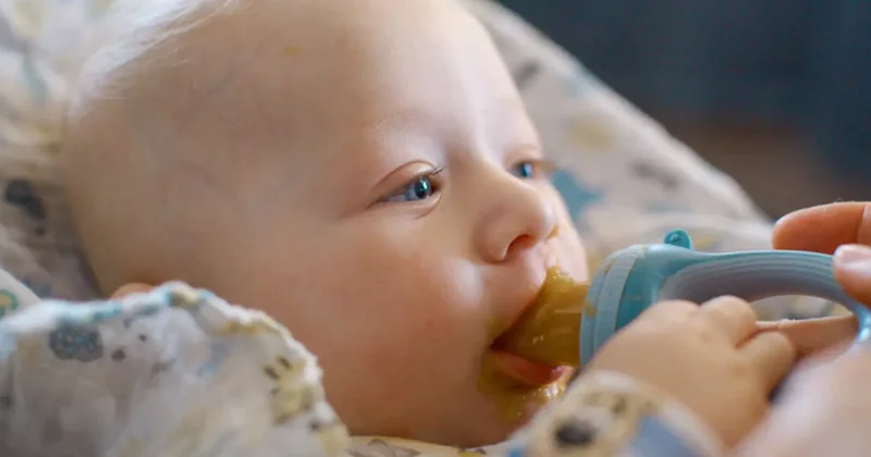 Bebek beslenmesinde en kritik dönem! Bu hataları yapmayın
