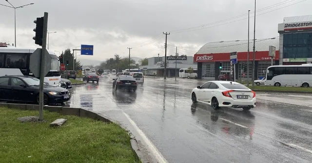 Bolu güne yağışla uyandı Bolu Haberleri