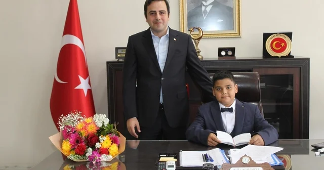 23 Nisan da çocuklar protokol koltuklarına oturdu Manisa Haberleri