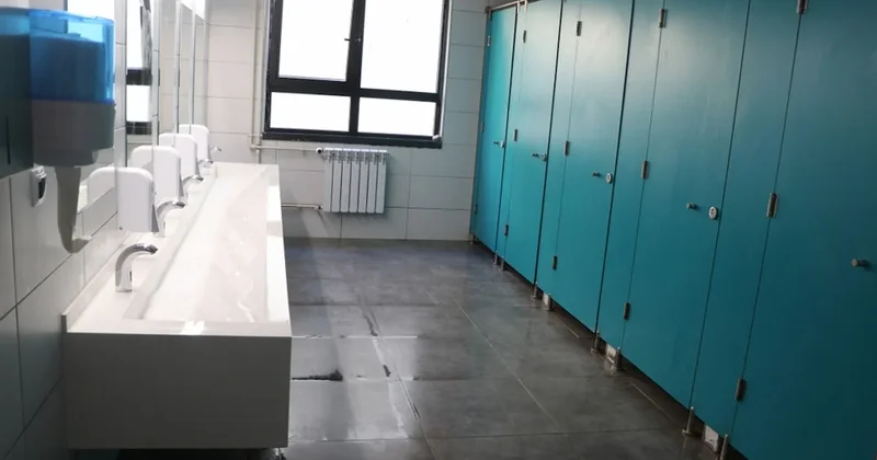 Okulun kızlar tuvaletinden çıkanlar şehri ayağa kaldırdı Sözcü Gazetesi