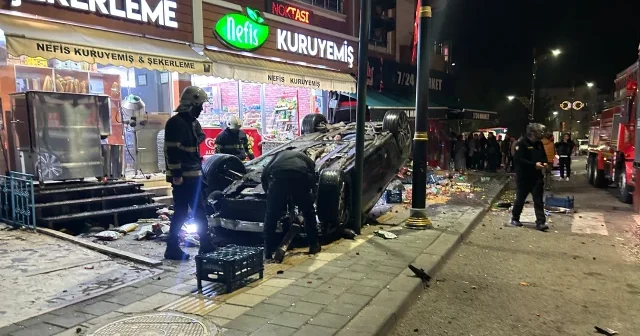 Sivas ta iş yerine çarpan otomobil ters döndü VİDEO İZLE