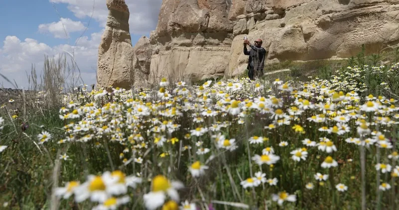 UNESCO mirası renk değiştirdi: Turistler çiçekli vadilere akın etti