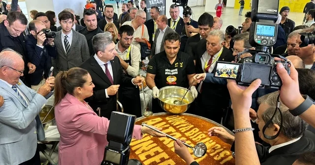 Yöresel Ürünler Fuarı YÖREX Antalya da kapılarını açtı Vali Şahin: Kültürümüz bir ummandır ATB Başkanı Ali Çandır: YÖREX, emeğin değer kazandığı, kültürün kimlik bulduğu, Anadolu nun dünyaya ses verdiği bir hikayedir Antalya Haberleri