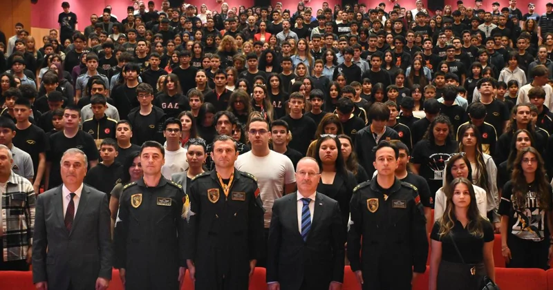 SOLOTÜRK pilotları öğrencilerle buluştu