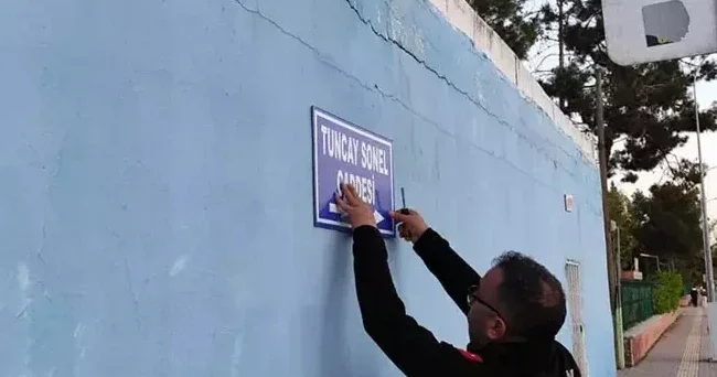 Tuncay Sonel in ismi ilçedeki iki caddeden kaldırıldı