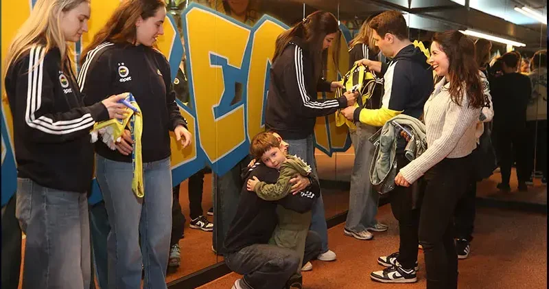 EuroLeague şampiyonu Fenerbahçe Opetli basketbolcular, taraftarlarla buluştu