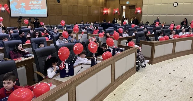 Bursalı çocuklar başkanlık ve meclis üyeliği koltuklarını devraldı Bursa Haberleri