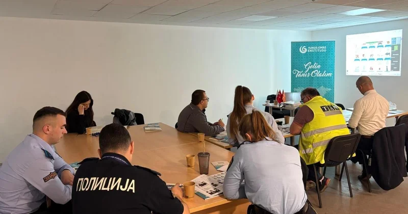 Üsküp Yunus Emre Enstitüsü havalimanı personeli ile gümrük memurlarına Türkçe öğretiyor