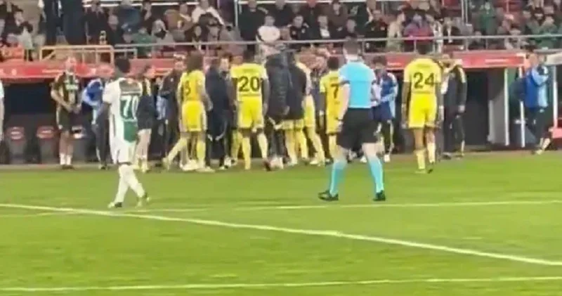 Fenerbahçe de gerginlik: Konya da iki yıldız arasında olay tartışma (VİDEO) Futbol Haberleri