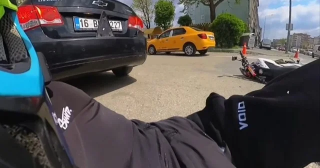Motosiklet otomobile çarptı... O anlar kask kamerasına yansıdı Bursa Haberleri