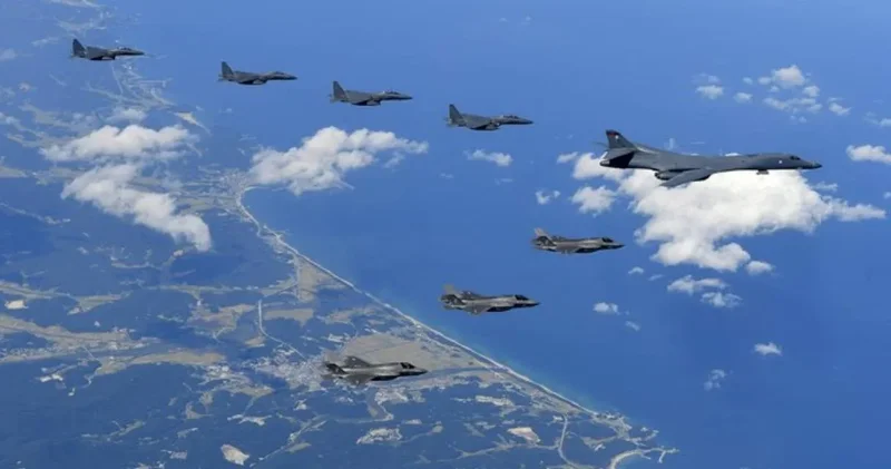 Hatıra karesi pahalıya patladı! Fotoğraf tutkusu iki savaş uçağını çarpıştırdı