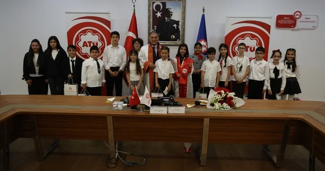 Üniversite senatosu 1 günlüğüne çocukların oldu Adana Haberleri