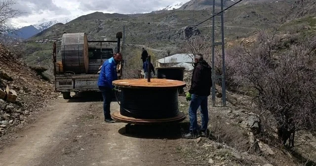 Hakkari de heyelan sonrası iletişim alarmı Hakkari Haberleri
